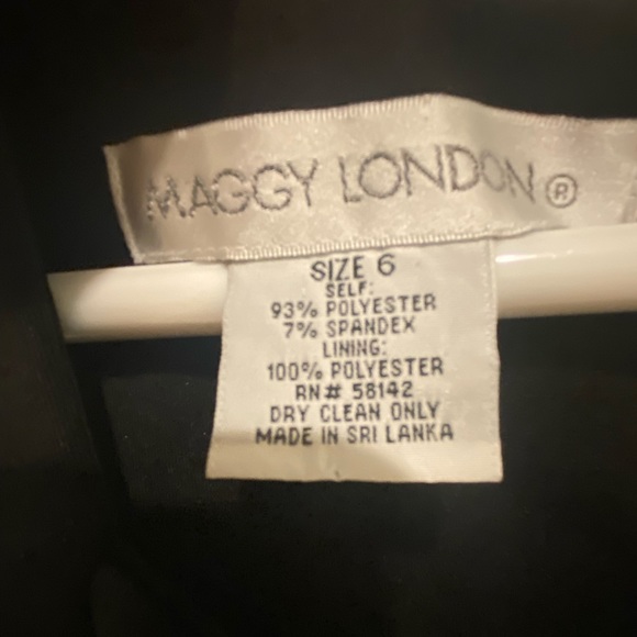 Absolutely stunning/sexy/classy/classic little black dress💃🏼 - Picture 4 of 8